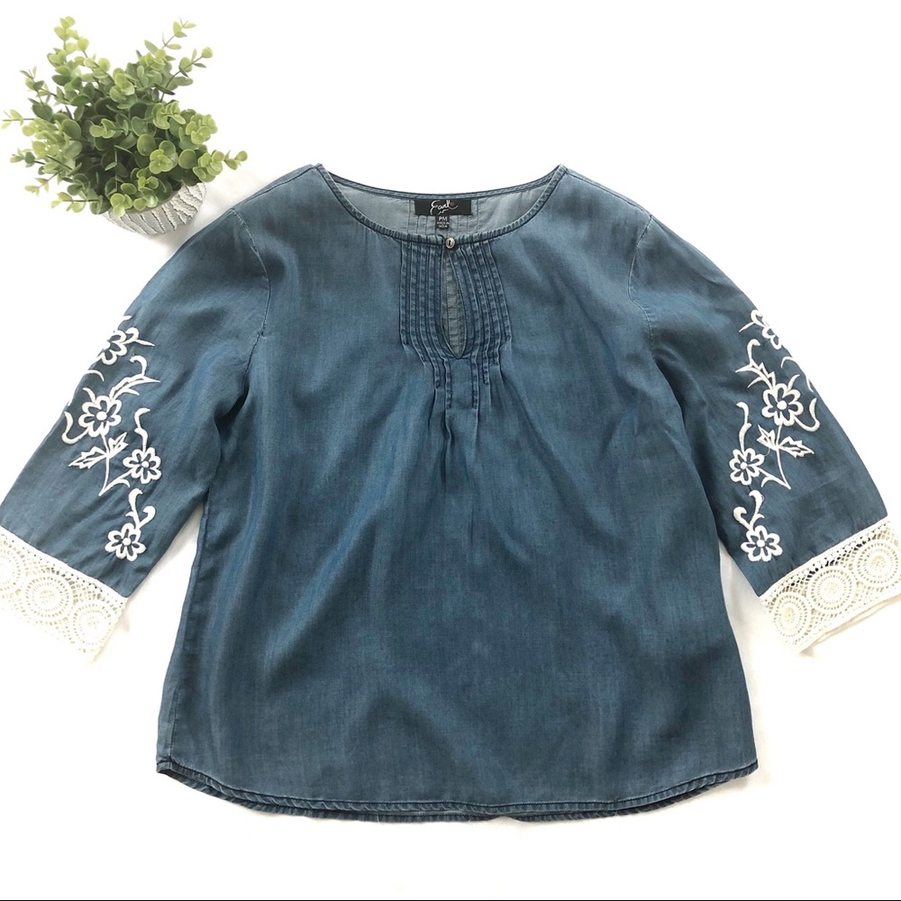 EARL JEANS • Chambray Tencel Top